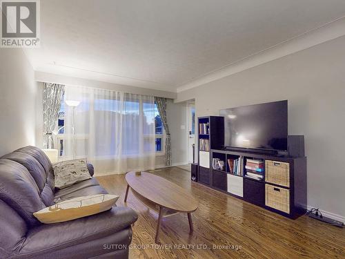 61 Fisher Crescent, Hamilton, ON - Indoor Photo Showing Living Room