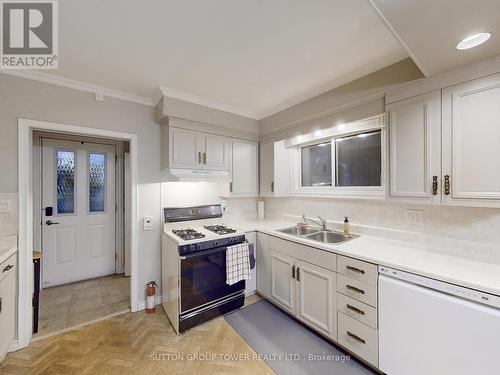 61 Fisher Crescent, Hamilton, ON - Indoor Photo Showing Kitchen With Double Sink