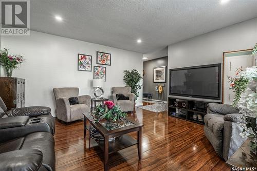 105 Quill Crescent, Saskatoon, SK - Indoor Photo Showing Living Room