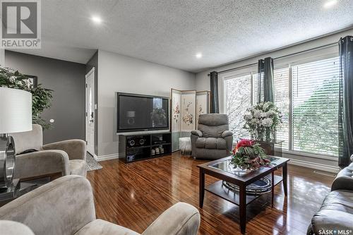 105 Quill Crescent, Saskatoon, SK - Indoor Photo Showing Living Room