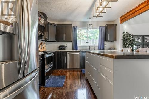 105 Quill Crescent, Saskatoon, SK - Indoor Photo Showing Kitchen With Stainless Steel Kitchen With Upgraded Kitchen