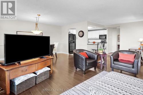 303 - 323 Colborne Street, London, ON - Indoor Photo Showing Living Room