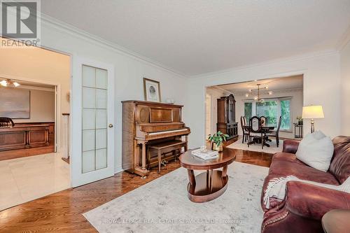 1457 Postmaster Drive, Oakville, ON - Indoor Photo Showing Living Room