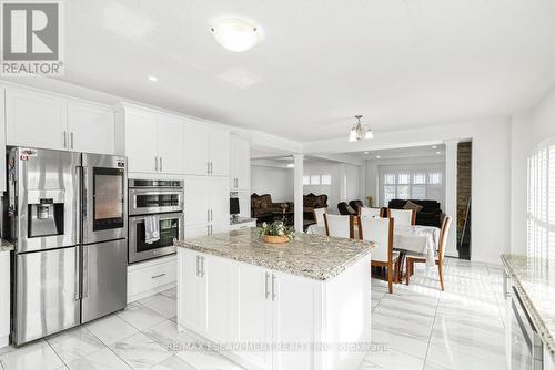 4 Dolomiti Court, Hamilton, ON - Indoor Photo Showing Kitchen With Upgraded Kitchen