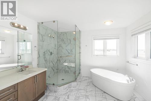 4 Dolomiti Court, Hamilton, ON - Indoor Photo Showing Bathroom