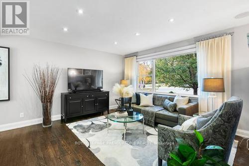 9 Faris Avenue, King, ON - Indoor Photo Showing Living Room