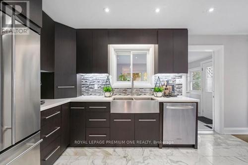 9 Faris Avenue, King, ON - Indoor Photo Showing Kitchen With Upgraded Kitchen