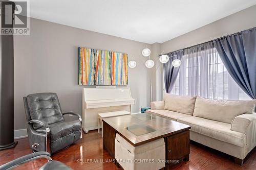 59 Carley Crescent, Barrie, ON - Indoor Photo Showing Living Room