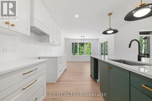 131 Michael'S Way, Quinte West, ON - Indoor Photo Showing Kitchen With Upgraded Kitchen