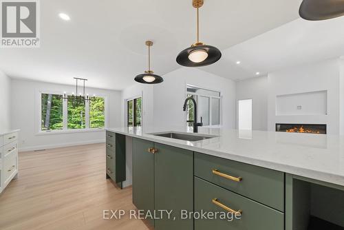 131 Michael'S Way, Quinte West, ON - Indoor Photo Showing Kitchen