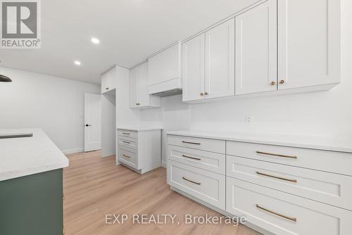 131 Michael'S Way, Quinte West, ON - Indoor Photo Showing Kitchen