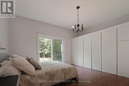 112 Echo Bay Road, Kawartha Lakes (Bobcaygeon), ON - Indoor Photo Showing Bedroom