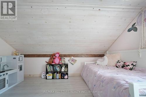 112 Echo Bay Road, Kawartha Lakes (Bobcaygeon), ON - Indoor Photo Showing Bedroom