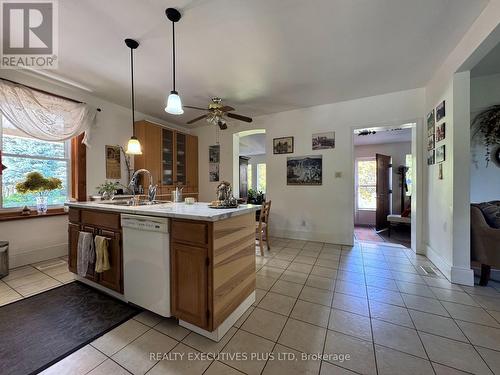 1650 6Th Con Road W, Hamilton, ON - Indoor Photo Showing Kitchen With Double Sink