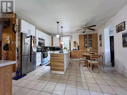 1650 6Th Con Road W, Hamilton, ON - Indoor Photo Showing Kitchen