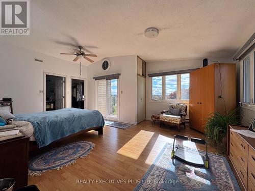 1650 6Th Con Road W, Hamilton, ON - Indoor Photo Showing Bedroom