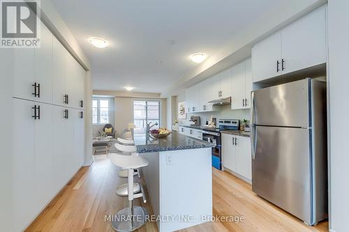 2086 Fairmont Common, Burlington, ON - Indoor Photo Showing Kitchen