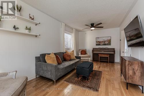 2441 Falkland Crescent, Oakville, ON - Indoor Photo Showing Living Room