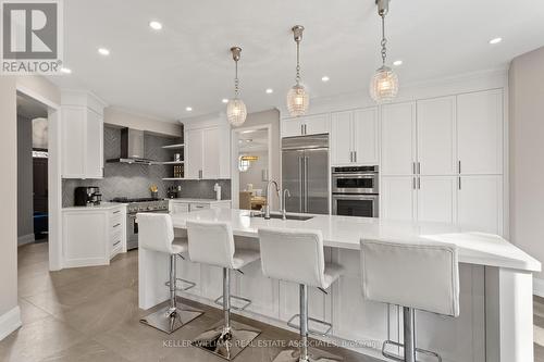 5339 Jameson Crescent, Burlington, ON - Indoor Photo Showing Kitchen With Upgraded Kitchen