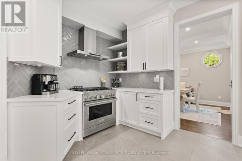 5339 Jameson Crescent, Burlington, ON - Indoor Photo Showing Kitchen With Upgraded Kitchen