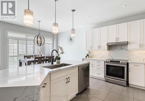 4664 Ray Lane, Burlington, ON - Indoor Photo Showing Kitchen With Upgraded Kitchen