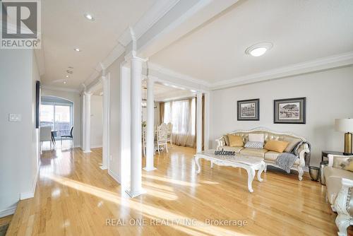 29 Seiffer Crescent, Richmond Hill, ON - Indoor Photo Showing Living Room