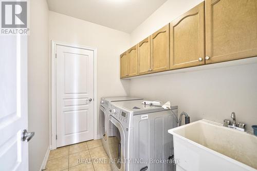 29 Seiffer Crescent, Richmond Hill, ON - Indoor Photo Showing Laundry Room