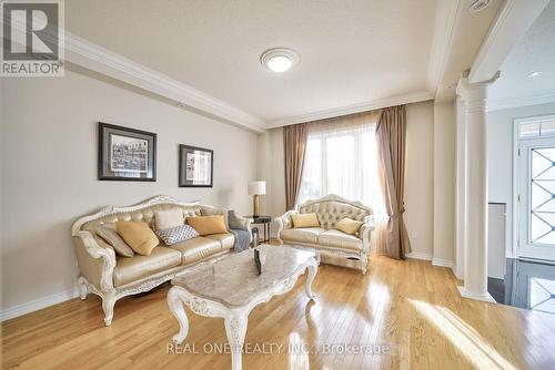 29 Seiffer Crescent, Richmond Hill, ON - Indoor Photo Showing Living Room