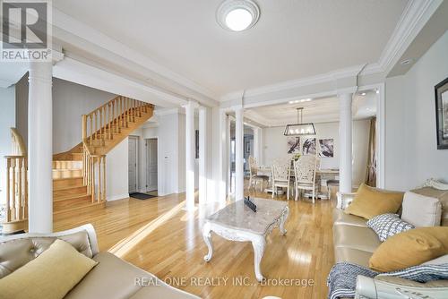 29 Seiffer Crescent, Richmond Hill, ON - Indoor Photo Showing Living Room