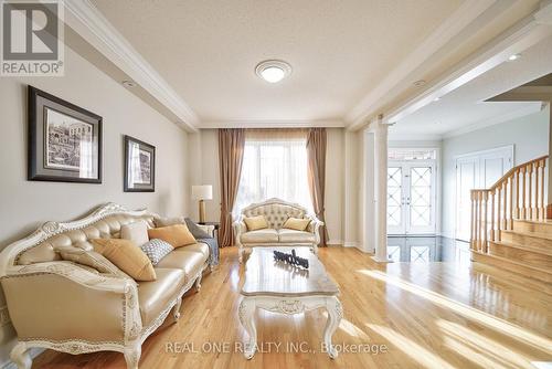 29 Seiffer Crescent, Richmond Hill, ON - Indoor Photo Showing Living Room