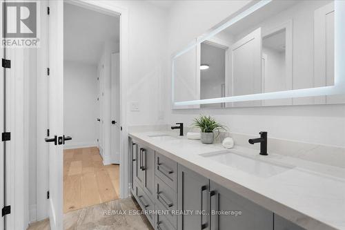 80 Barton Street, Milton, ON - Indoor Photo Showing Bathroom