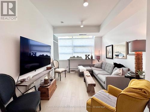 215 - 601 Kingston Road, Toronto, ON - Indoor Photo Showing Living Room