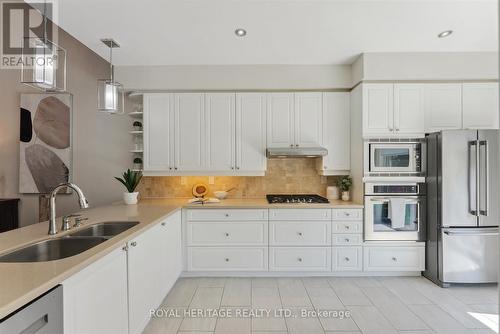 14 Good Lane, Ajax, ON - Indoor Photo Showing Kitchen With Double Sink