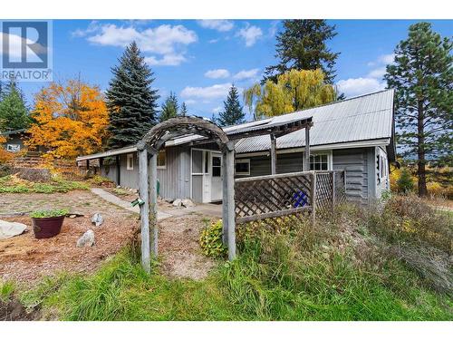 3901 65 Avenue Nw, Salmon Arm, BC - Outdoor