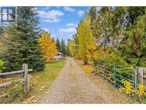 3901 65 Avenue Nw, Salmon Arm, BC - Outdoor