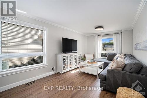 1656 Tache Way, Ottawa, ON - Indoor Photo Showing Living Room