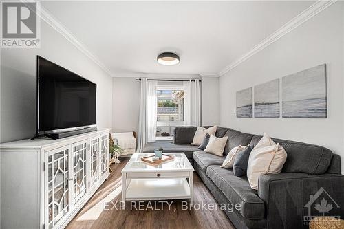 1656 Tache Way, Ottawa, ON - Indoor Photo Showing Living Room