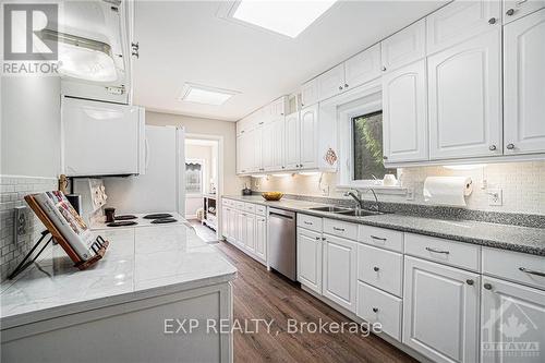 1656 Tache Way, Ottawa, ON - Indoor Photo Showing Kitchen With Double Sink With Upgraded Kitchen