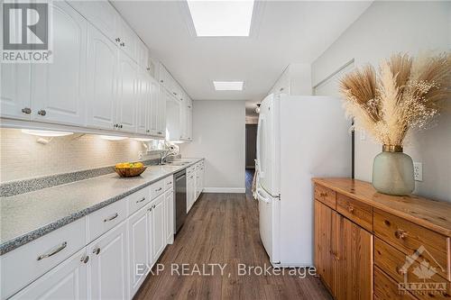 1656 Tache Way, Ottawa, ON - Indoor Photo Showing Kitchen