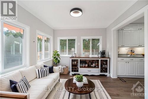 1656 Tache Way, Ottawa, ON - Indoor Photo Showing Living Room