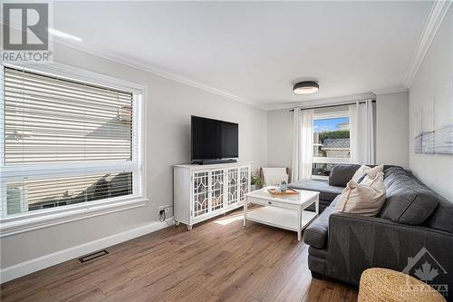 1656 Tache Way, Ottawa, ON - Indoor Photo Showing Living Room