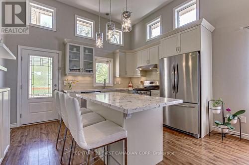 142 Old Field Lane, Central Elgin (Port Stanley), ON - Indoor Photo Showing Kitchen With Upgraded Kitchen