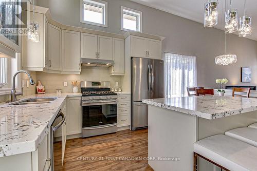 142 Old Field Lane, Central Elgin (Port Stanley), ON - Indoor Photo Showing Kitchen With Double Sink With Upgraded Kitchen