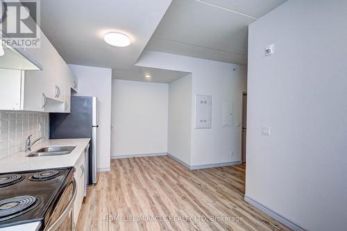 B05 - 269 Sunview Street, Waterloo, ON - Indoor Photo Showing Kitchen With Double Sink