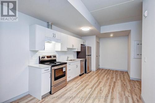 B05 - 269 Sunview Street, Waterloo, ON - Indoor Photo Showing Kitchen