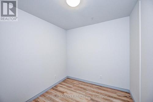 B05 - 269 Sunview Street, Waterloo, ON - Indoor Photo Showing Other Room