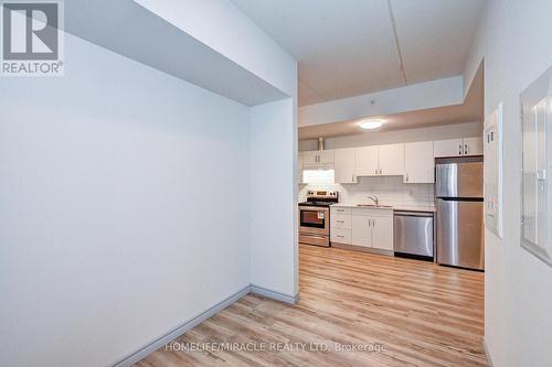 B05 - 269 Sunview Street, Waterloo, ON - Indoor Photo Showing Kitchen