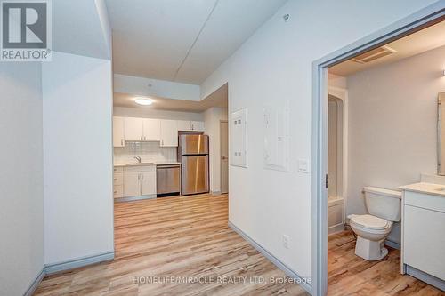 B05 - 269 Sunview Street, Waterloo, ON - Indoor Photo Showing Bathroom