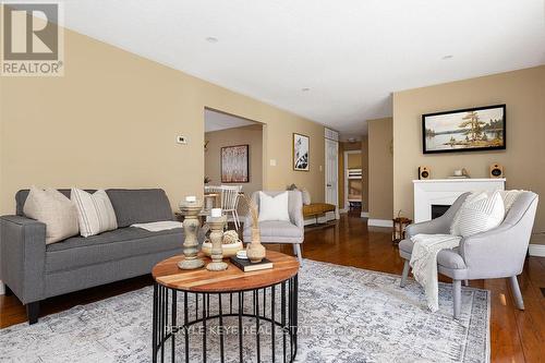 80 Stephenson Road 7 E, Huntsville, ON - Indoor Photo Showing Living Room