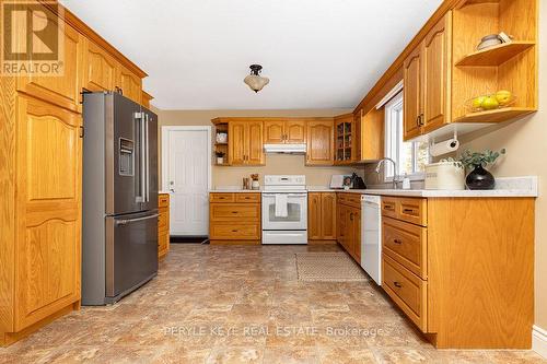 80 Stephenson Road 7 E, Huntsville, ON - Indoor Photo Showing Kitchen